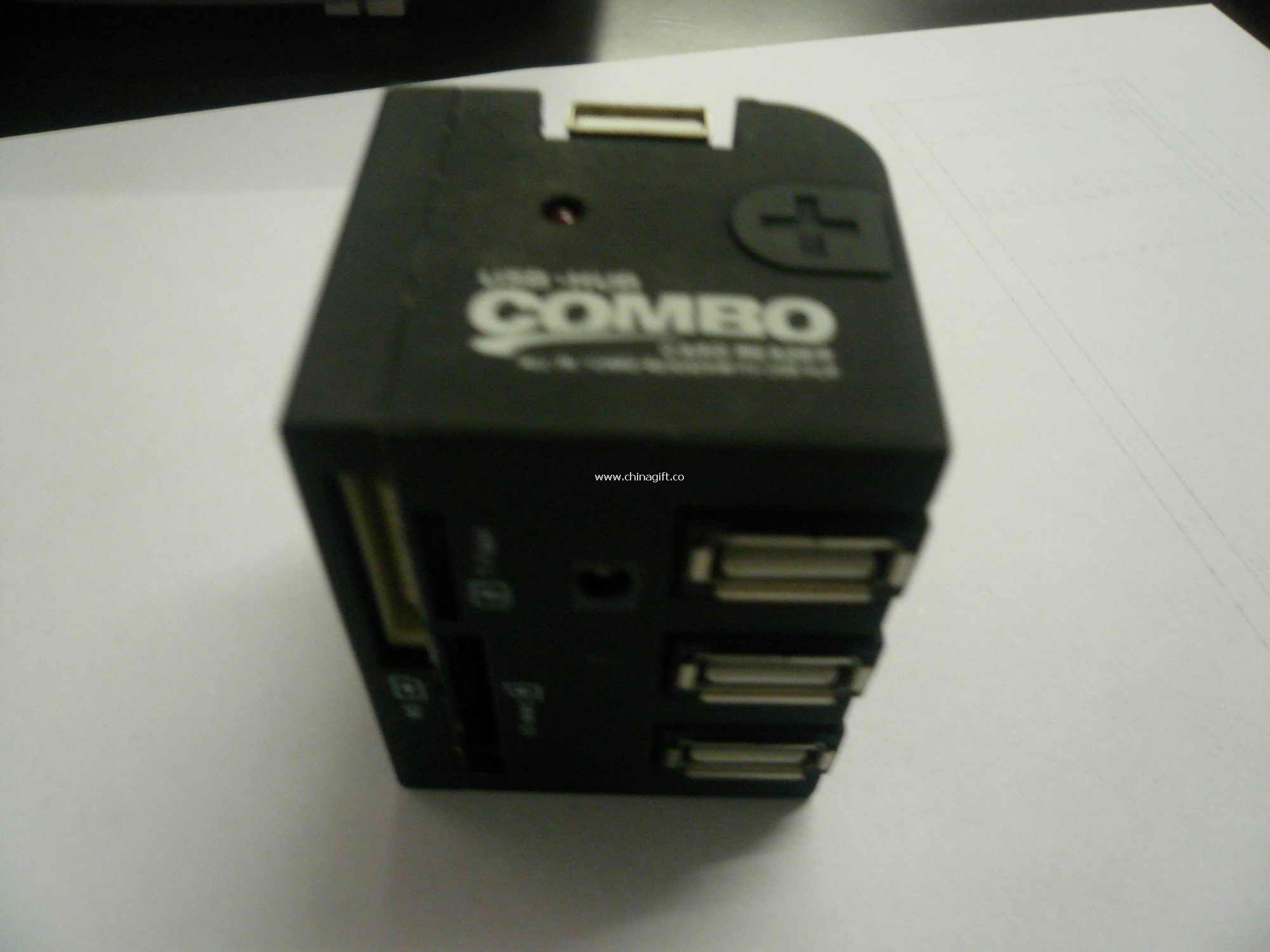 Combo Card Reader with USB Hub