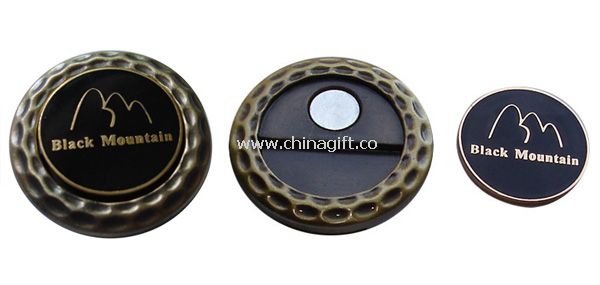 Golf cap clip with ball marker