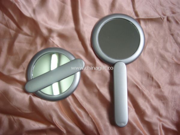 Round mirror with foldable plastic handle