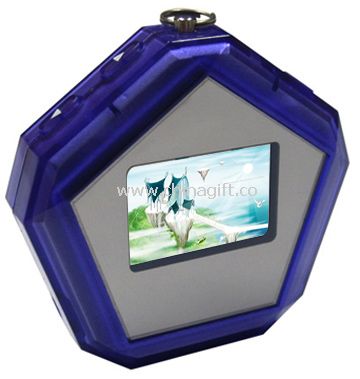 Digital photo frame with keychain