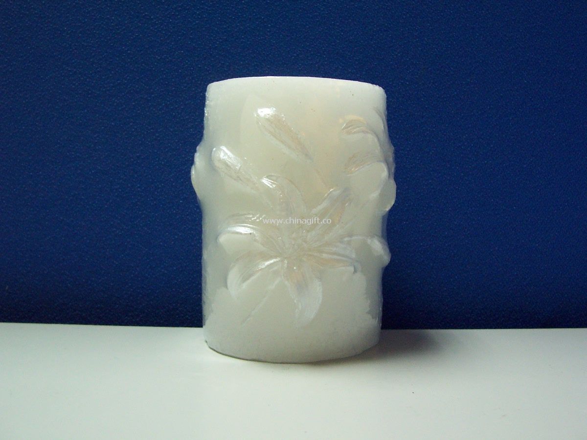 Column Carving Water Lily Candle