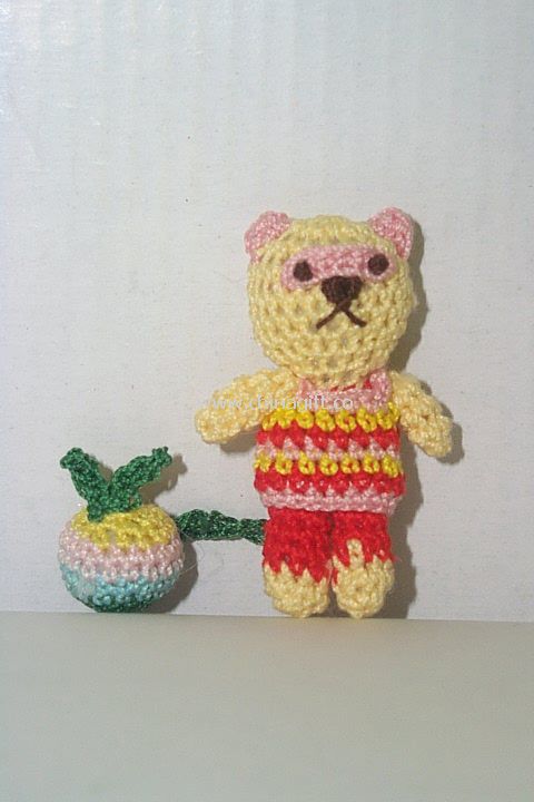 Crocheting bear toys