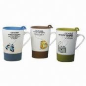 Tasses en porcelaine avec couvercle en plastique images