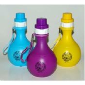 Garrafas de água e recipientes com BPA Free images