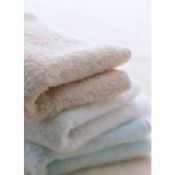 Anneau blanc filés hôtel offre serviettes images