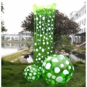 Matelas d&#39;Air gonflable vert transparents et boule pour activité plage images