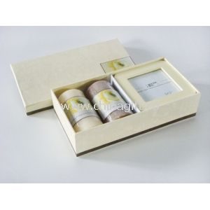 Wooden photo frame gift set