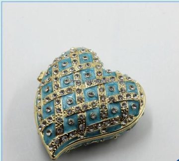 Full Crystals Heart Shape Wedding Favor Box