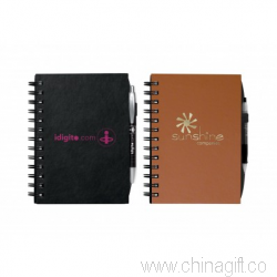 Pequeno caderno com capa de couro simulado