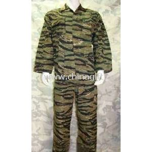 Tropper styrker Tiger Stripe Camo Uniform