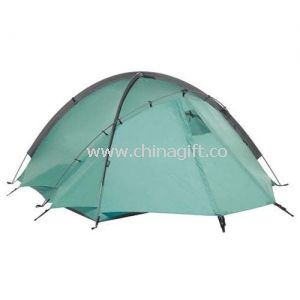 4 orang hiking tenda