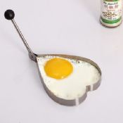 Moule en acier inoxydable en forme de coeur Fried egg images