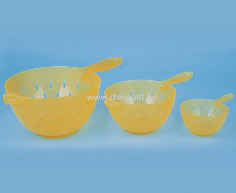 Plastic Colander W/Handle