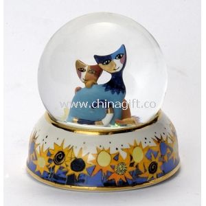 Boules à eau/neige / globe avec chat mignon dans le ballon