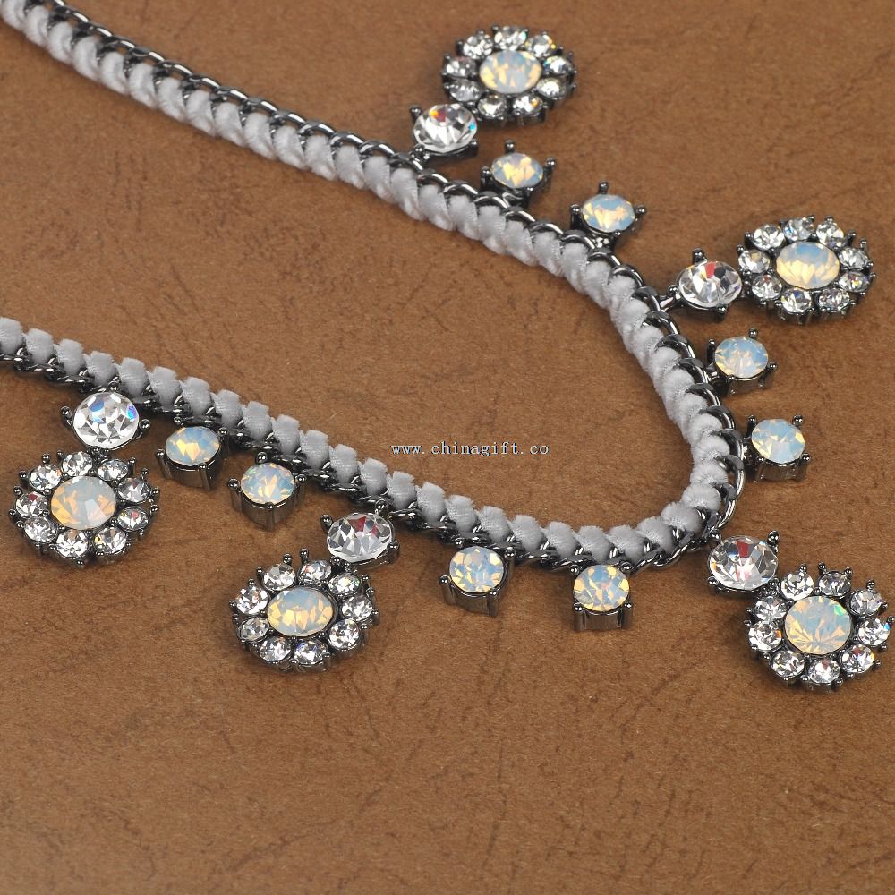 2016 fashion flower diamond metel chain necklace