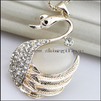 Elegant fashion swan opal diamond chain necklace