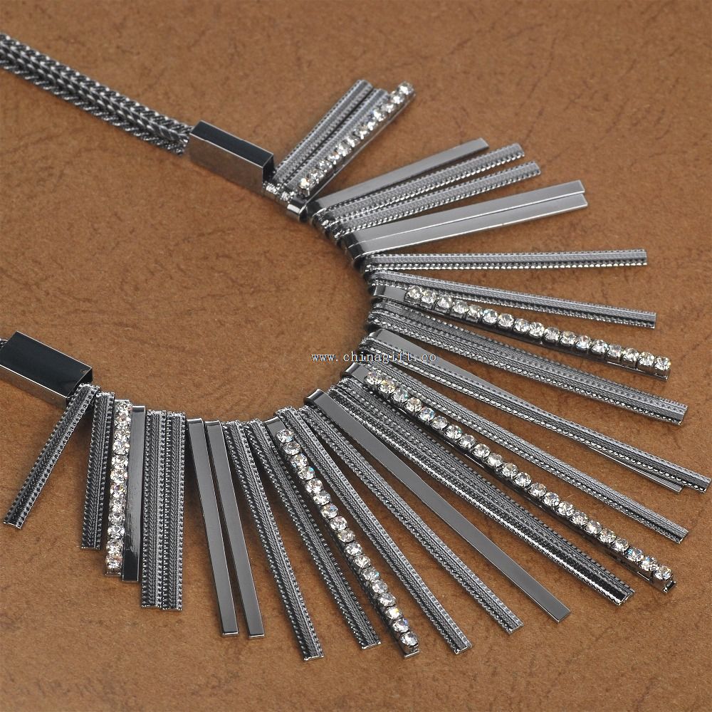 Exaggerate metal needle design vanguard smart necklace