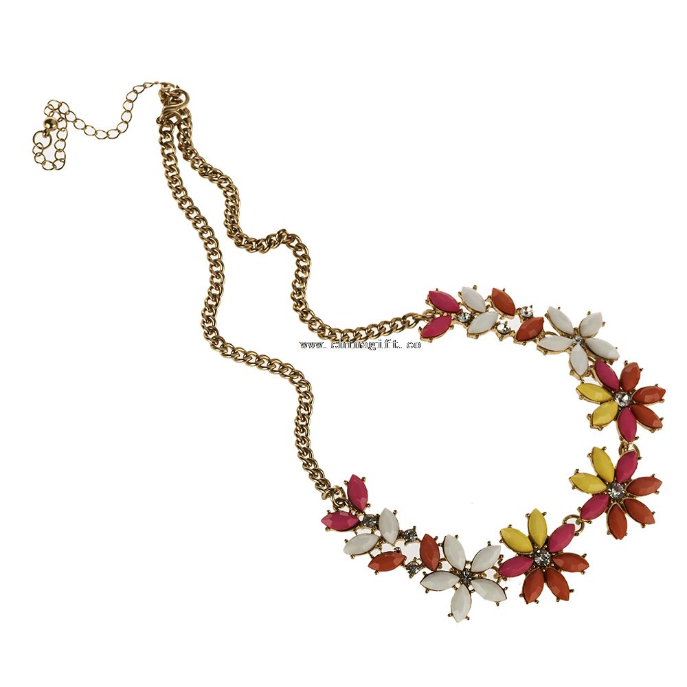 Perličkový náhrdelník květina drahokam