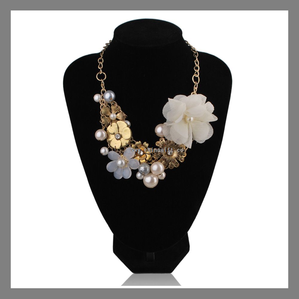Chaîne en plaqué or collier fleur perle pendentif