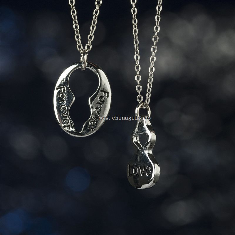 Collana in metallo placcato argento pesante