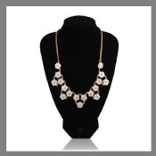 Flower shape pearl necklace images