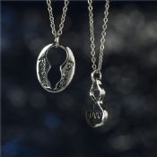 Collana in metallo placcato argento pesante images