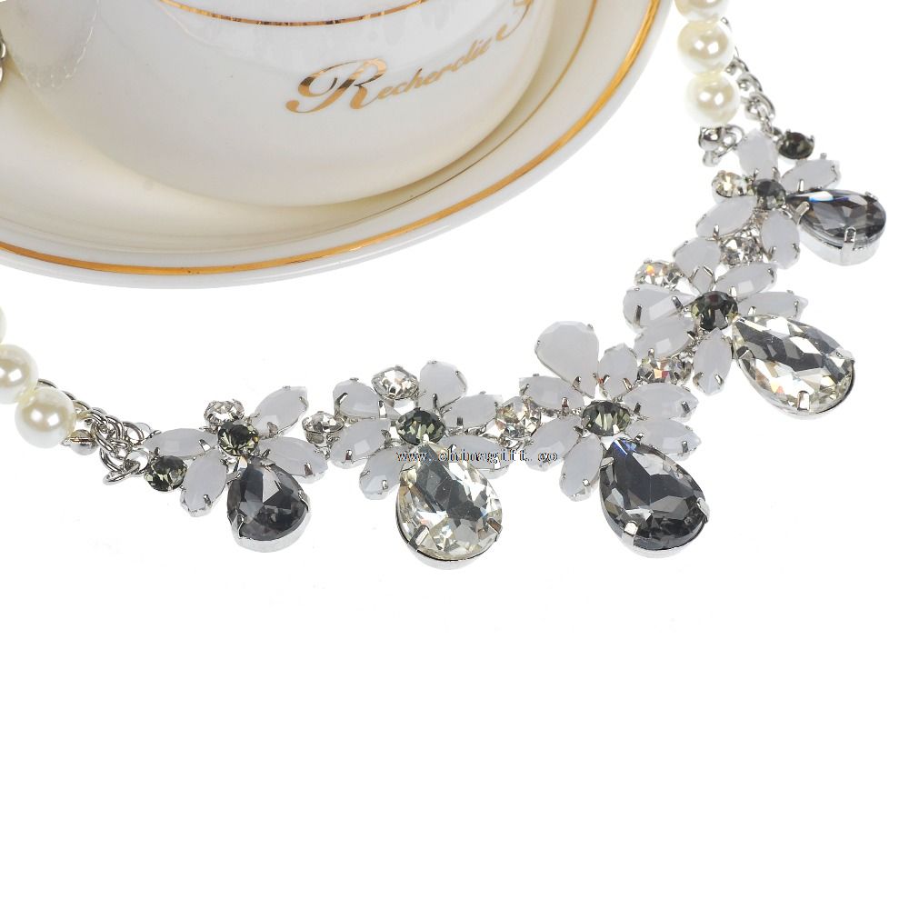 White flower design long chain necklace