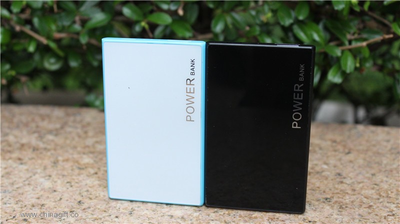 Spiegel macht Bank 2200mah