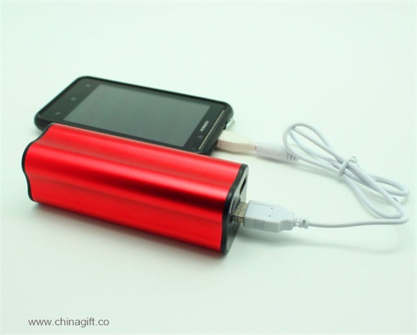 Power Bank Mit LED-Taschenlampe