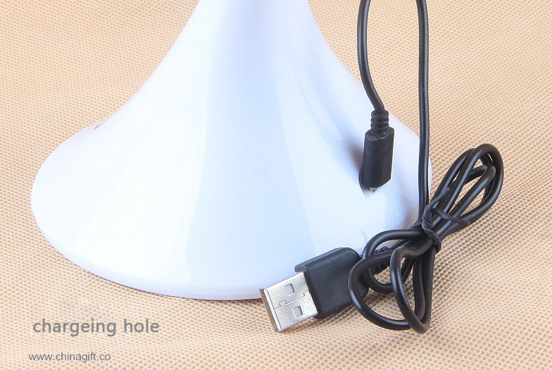USB charger menyentuh jenis Cahaya