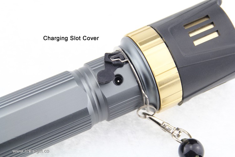  Led Rubber Focus System Flashlight with Emergency Hammer